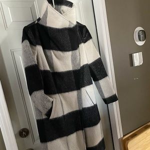 Trés stylish!  Express knee length coat